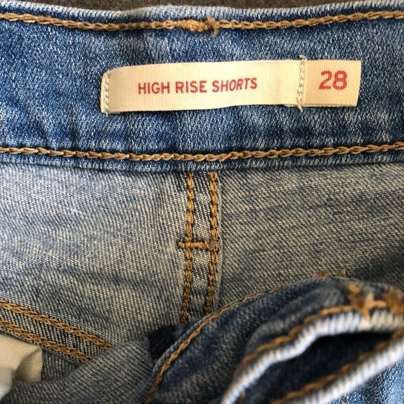 Levi’s High Rise Shorts Sz. 28 Stretch Distressed Med Blue Red Tab Cut Offs - Picture 5 of 6